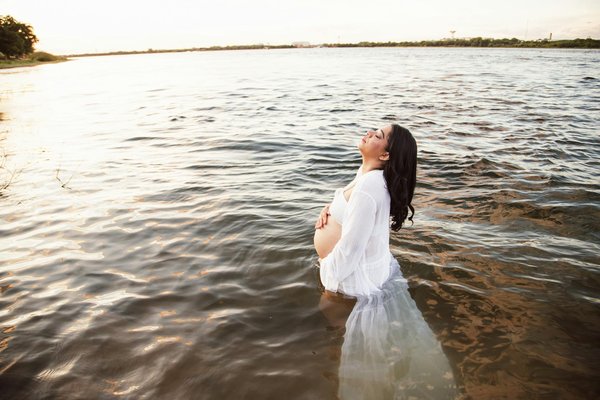 How do UK health professionals handle ethical dilemmas in patient care?